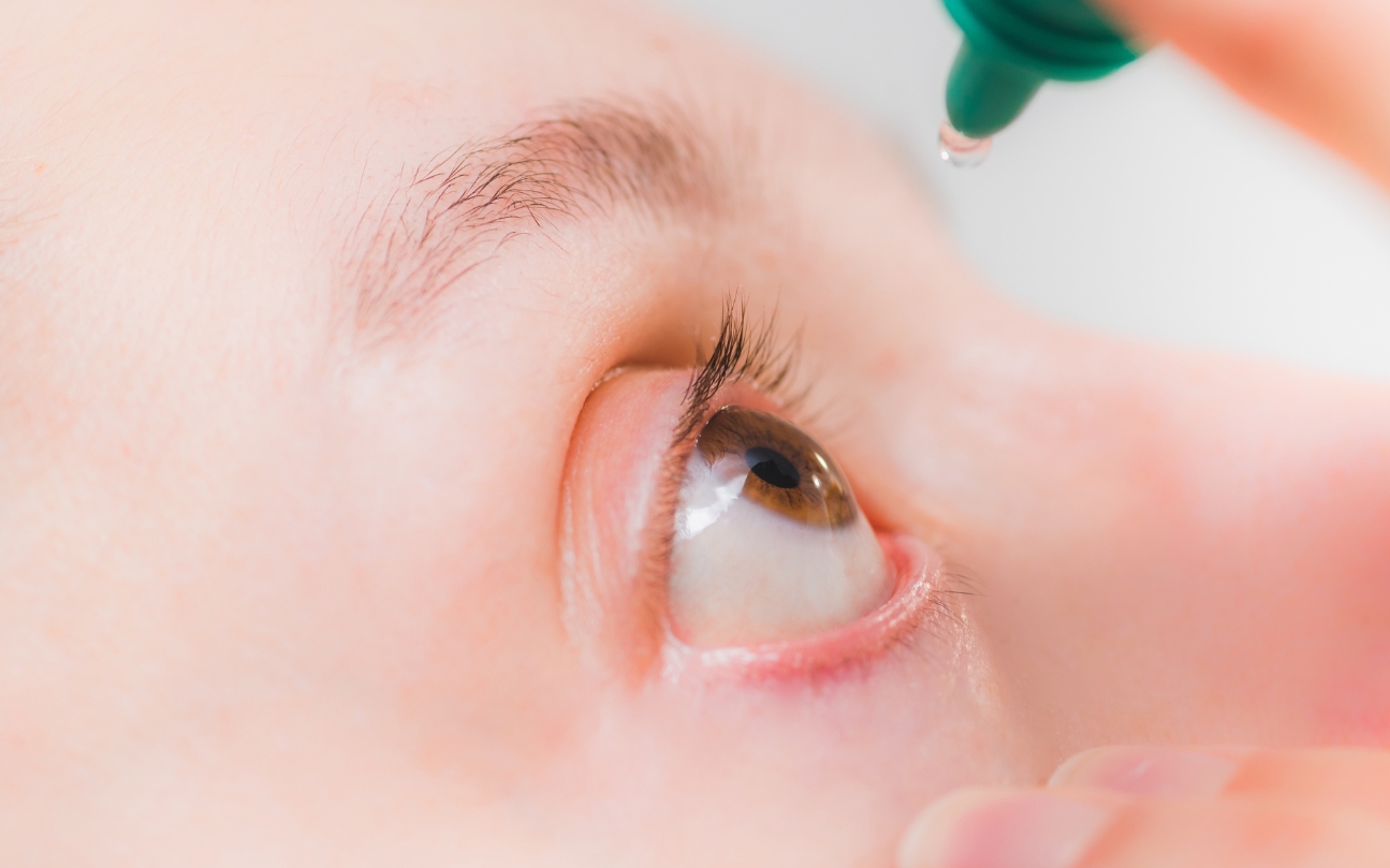 the role of eye drops in managing dry eye with contacts